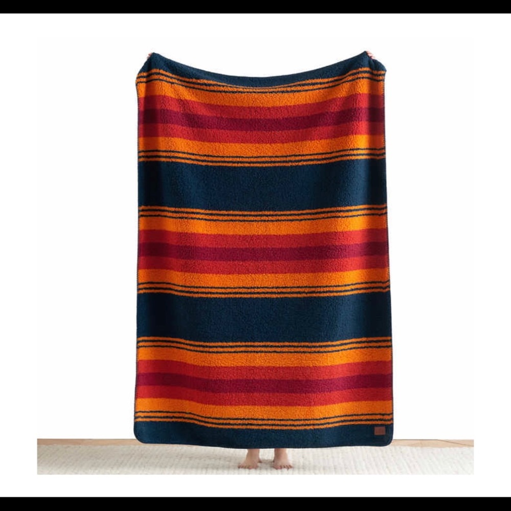Pendleton Sherpa fleece throw 50”x70”